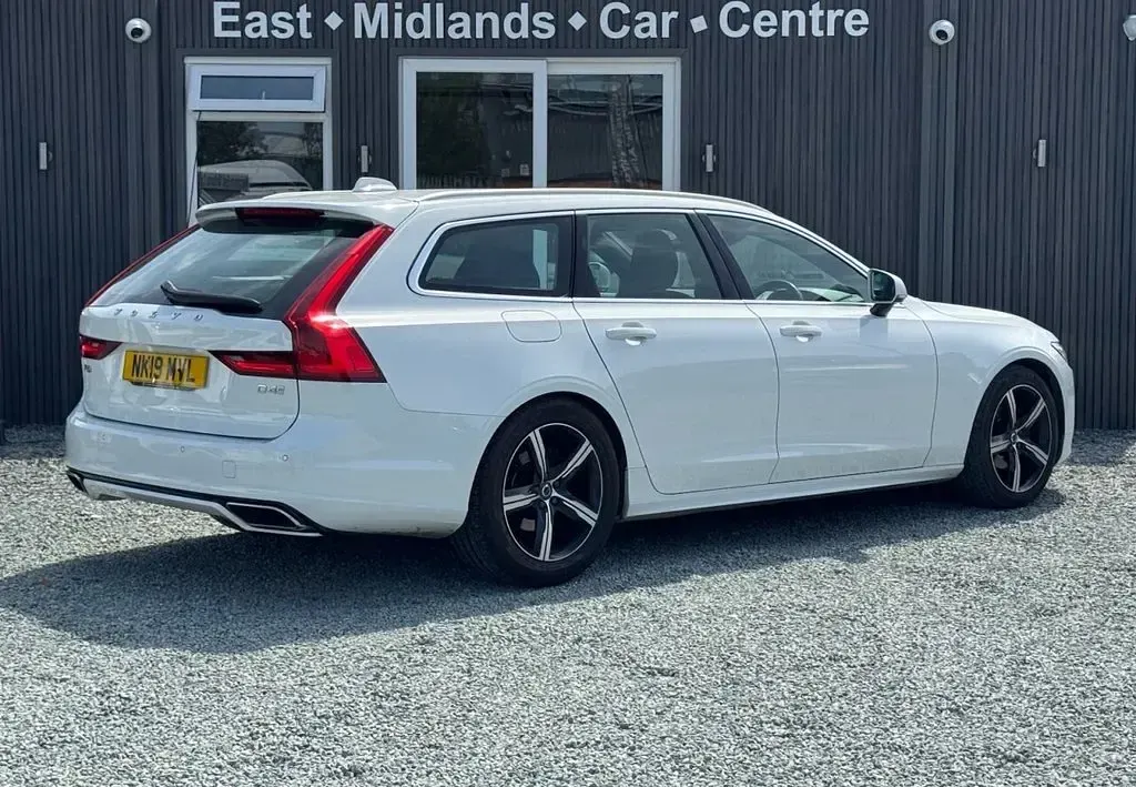 Used Volvo V90 R-Design 190 HP (139 kW) 2019 White Estate