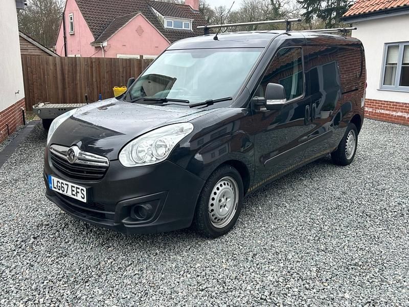 Second-hand Vauxhall Combo 105 CP (77 kW) 2017 Negru Monovolum