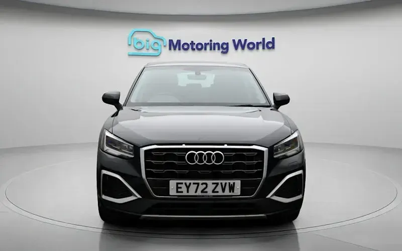 Begagnad Audi Q2 Sport 110 HK (80 kW) 2023 Grå SUV