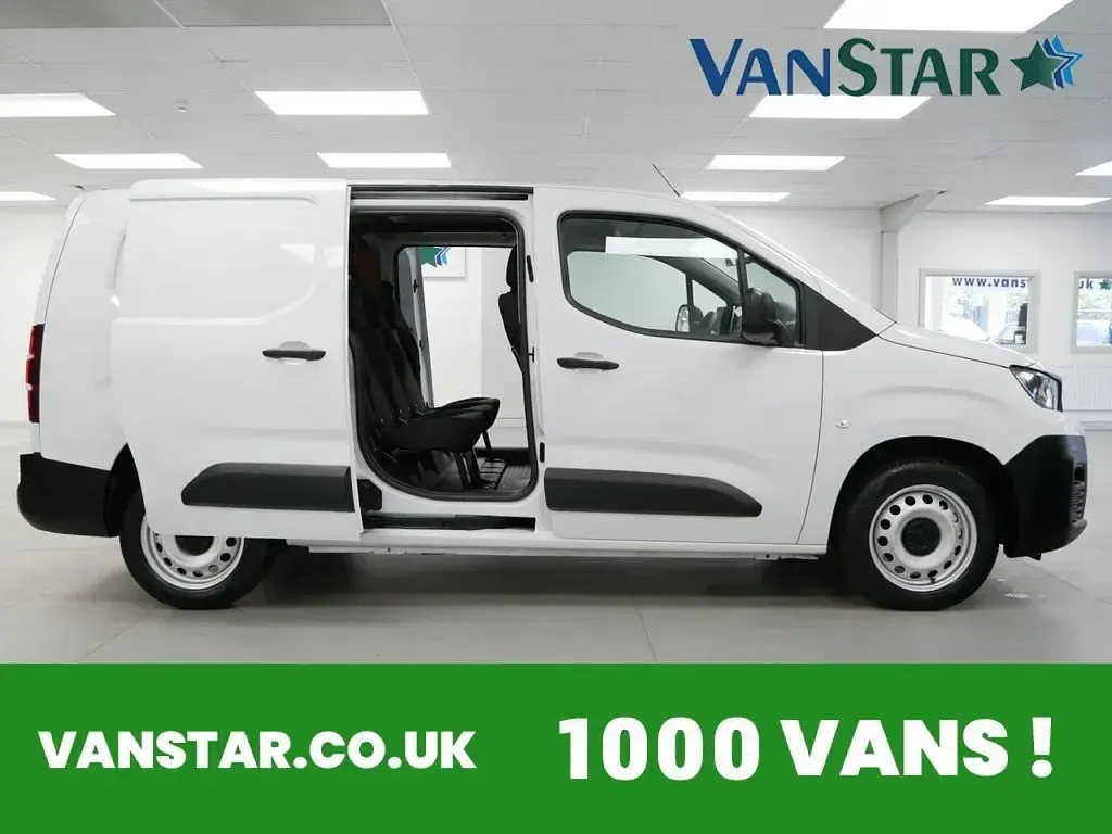 Used Peugeot Partner Premium 100 HP (73 kW) 2023 White MPV