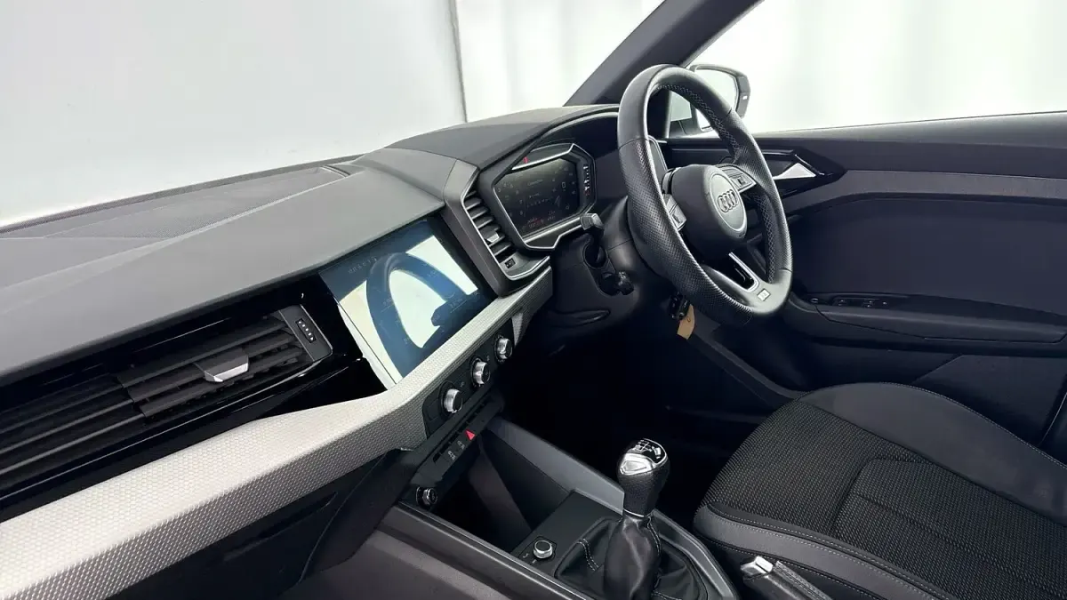 Used Audi A1 Sportback S-Line 110 HP (80 kW) 2022 White Hatchback