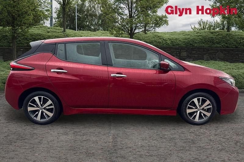 Used Nissan Leaf Acenta 110 kW (150 HP) 2021 Red Hatchback