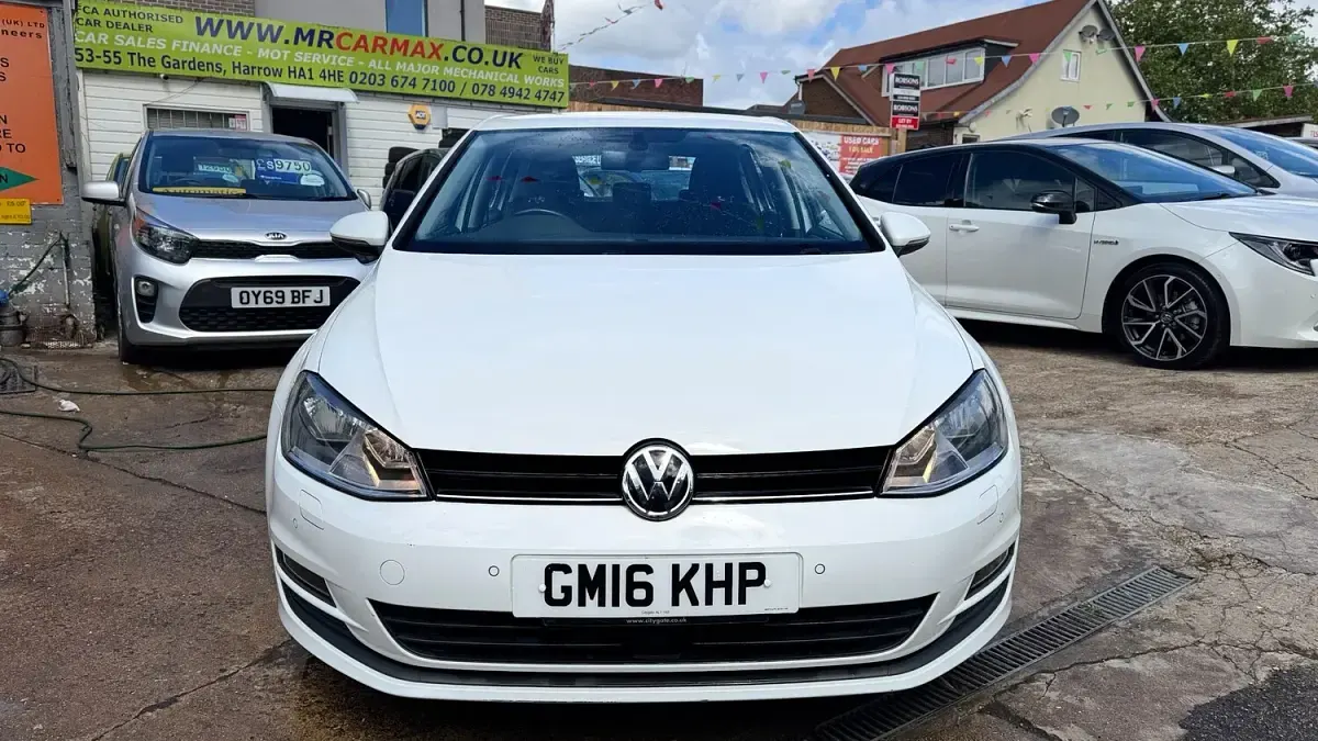 Used VW Golf VII Edition 125 HP (91 kW) 2016 White Hatchback