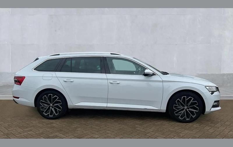 Used Skoda Superb LAURIN & KLEMENT 200 HP (147 kW) 2024 White  Estate