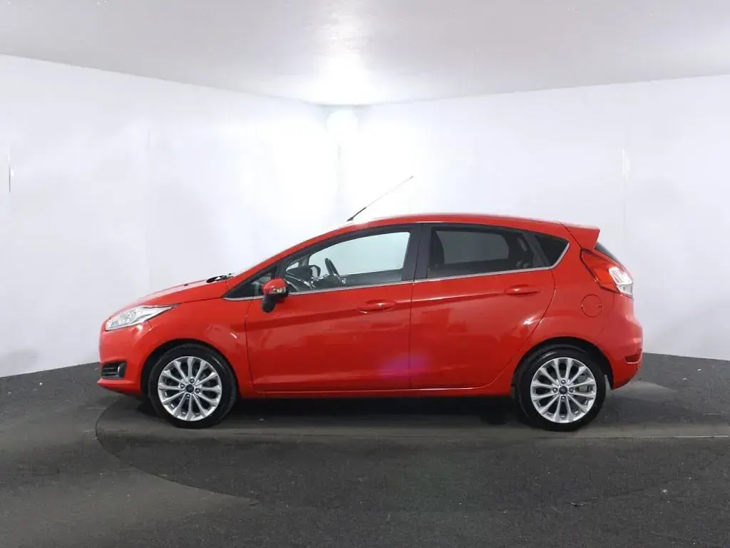 Used Ford Fiesta Titanium X 101 HP (74 kW) 2016 Red Hatchback