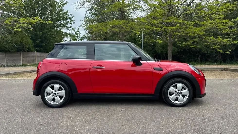 Usado Mini Cooper Classic 134 HP (98 kW) 2023 Vermelho Citadino