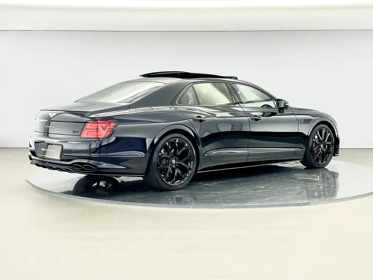 Used Bentley Flying Spur 544 HP (400 kW) 2023 Black Sedan