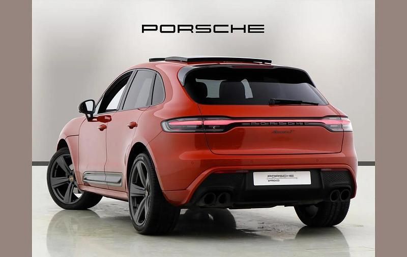Used Porsche Macan 261 HP (191 kW) 2023 Orange SUV