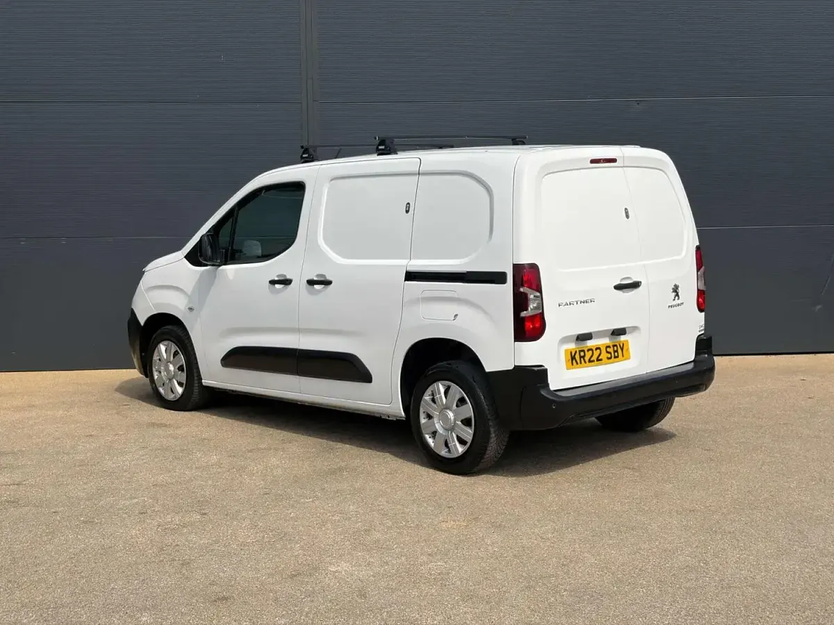 Used Peugeot Partner Premium 131 HP (96 kW) 2022 White MPV