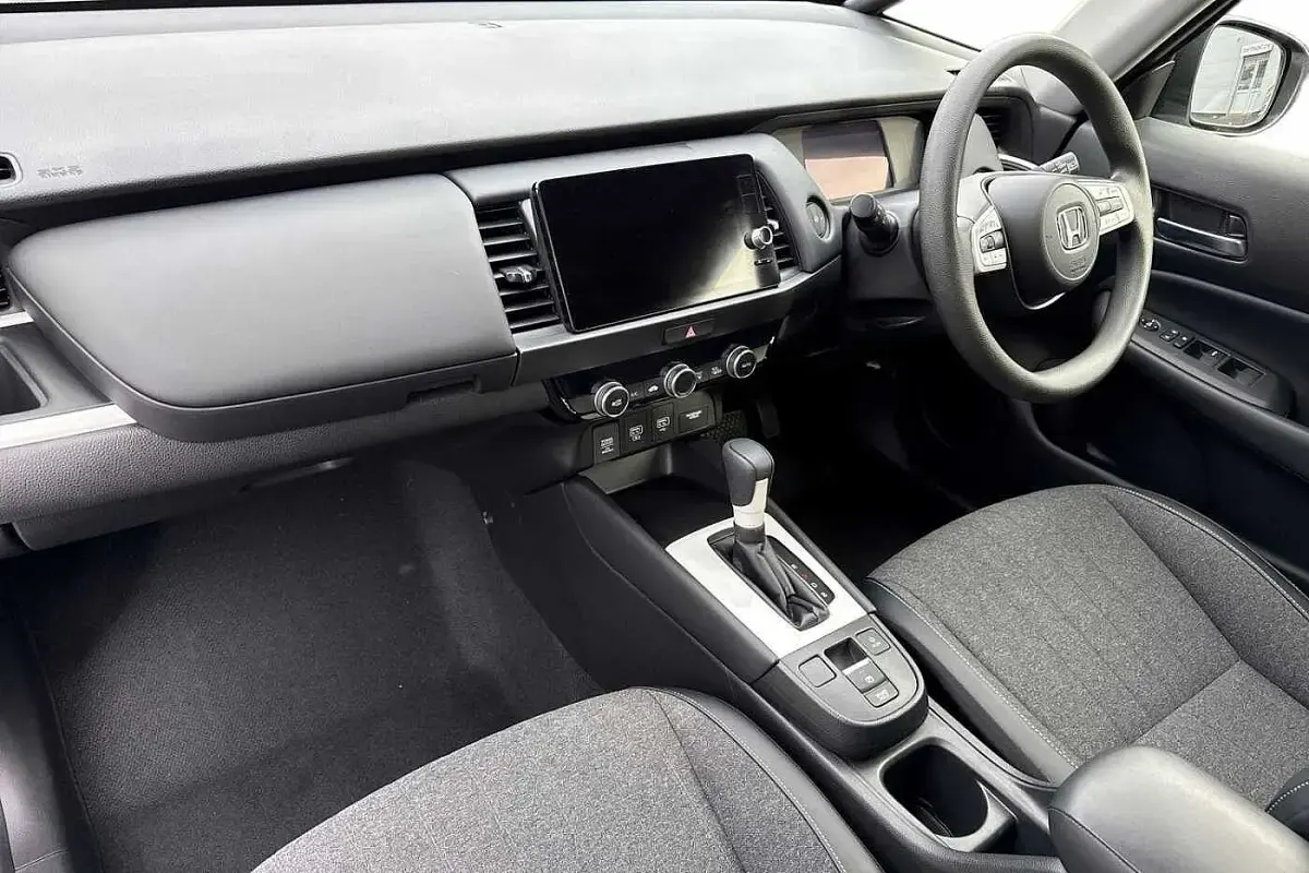 Used Honda Jazz Hybrid 109 HP (80 kW) 2023 Platinum white Hatchback