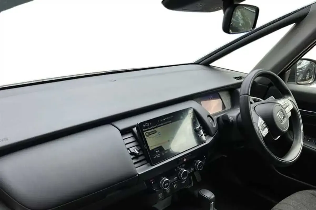 Used Honda Jazz Hybrid 109 HP (80 kW) 2023 Platinum white Hatchback