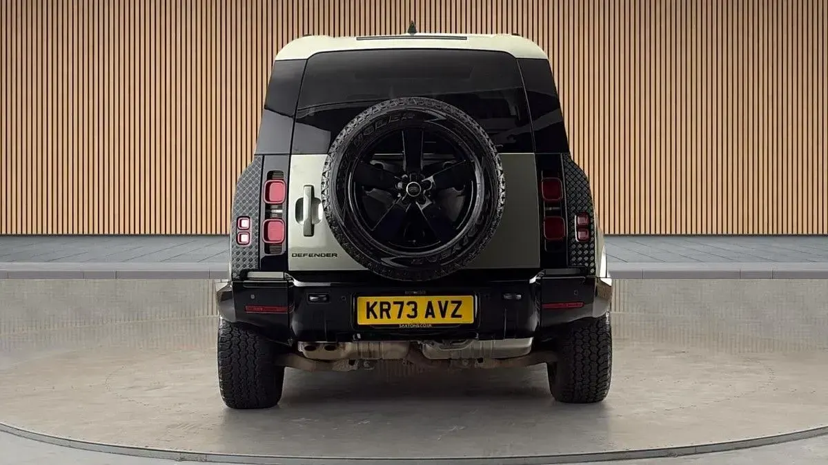 Used Land Rover Defender HSE Dynamic 300 HP (220 kW) 2023 Pangea green SUV