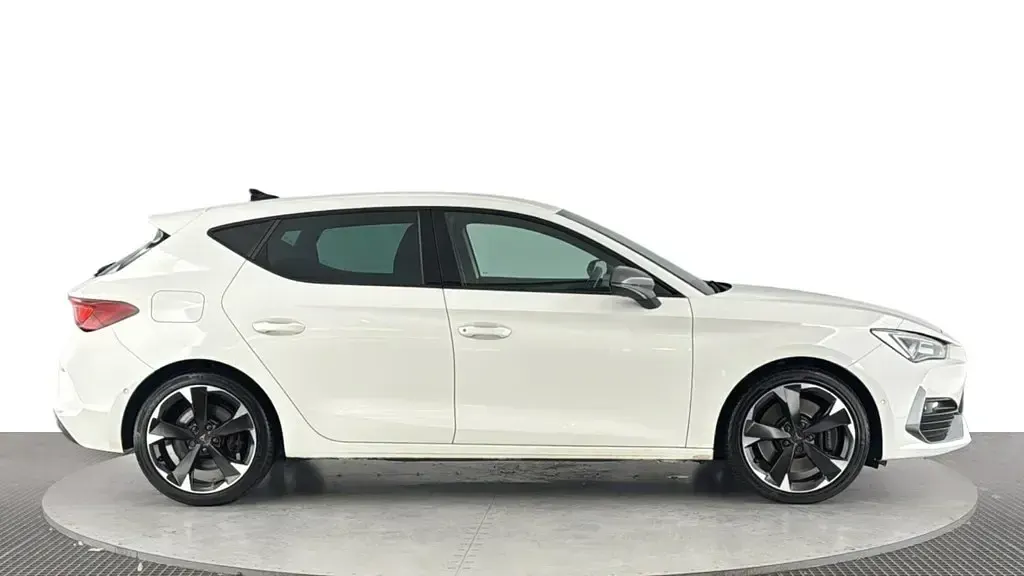 Used Cupra Leon VZ1 310 HP (228 kW) 2022 White Hatchback