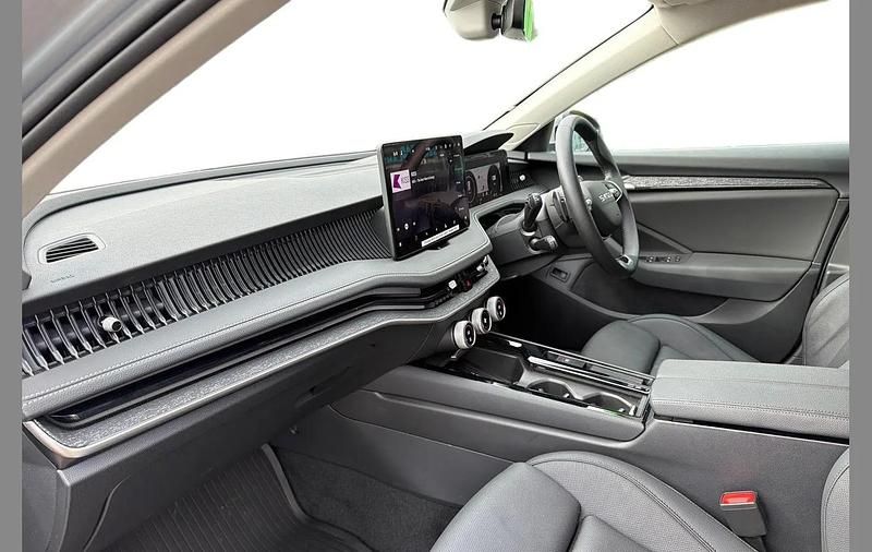 Used Skoda Superb SE L 147 HP (108 kW) 2025 Pebble silver metallic Estate