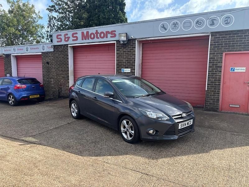 Grey Used 2014 Ford Focus Zetec Hatchback | £2,495 (Fair price) - Image 1/4