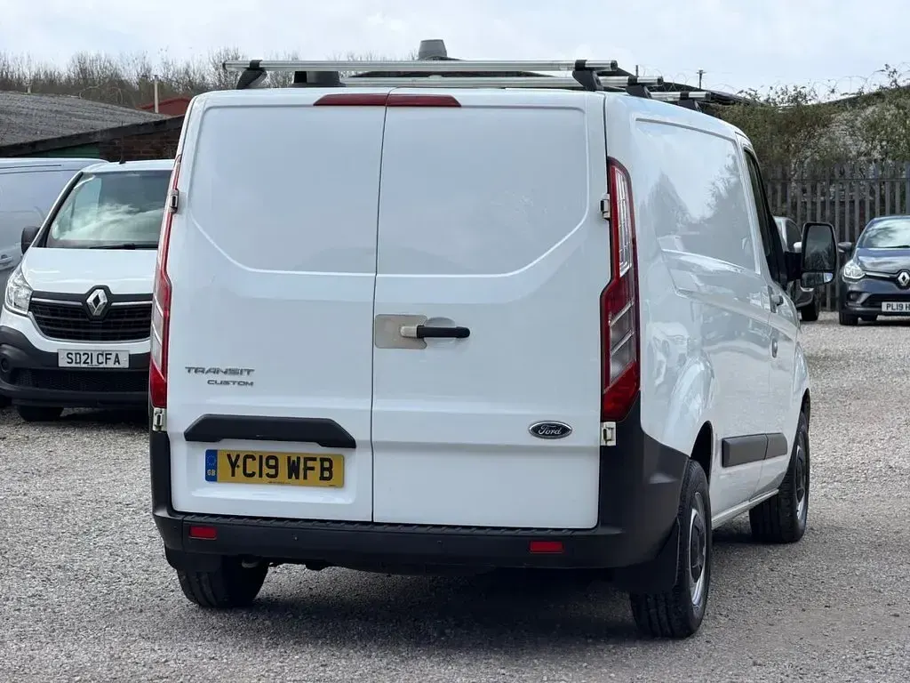 Used Ford Transit Custom 105 HP (77 kW) 2019 White Van