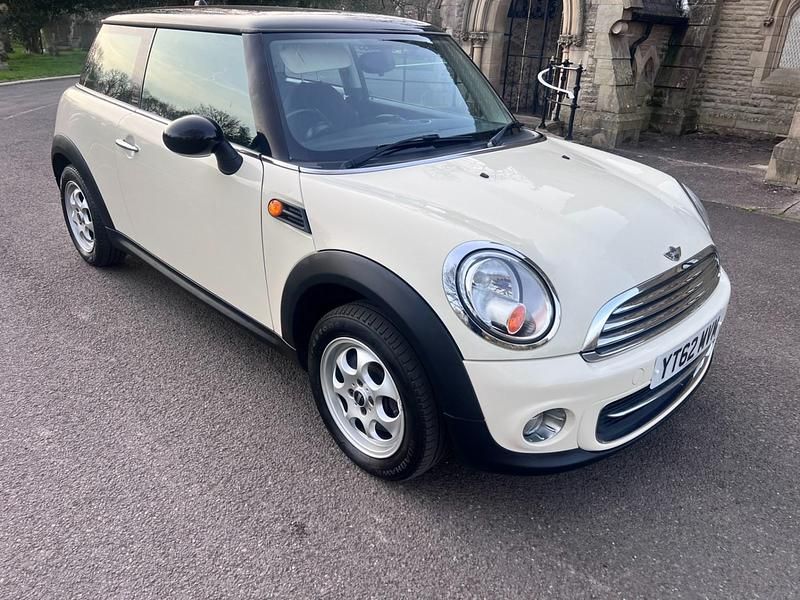 Used Mini Cooper Hatch 2012 White Hatchback