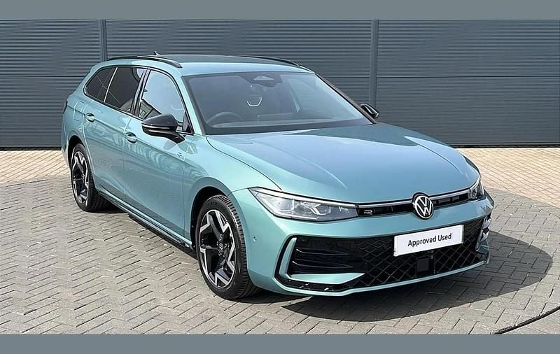 Usado VW Passat R-line 272 HP (200 kW) 2025 Verde Carrinha