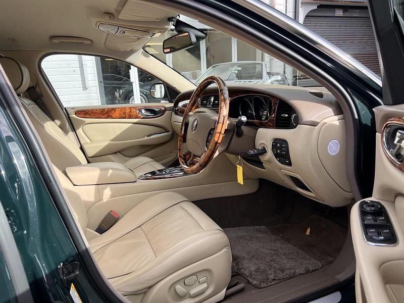 Used Jaguar XJ 400 HP (294 kW) 2007 Green Sedan