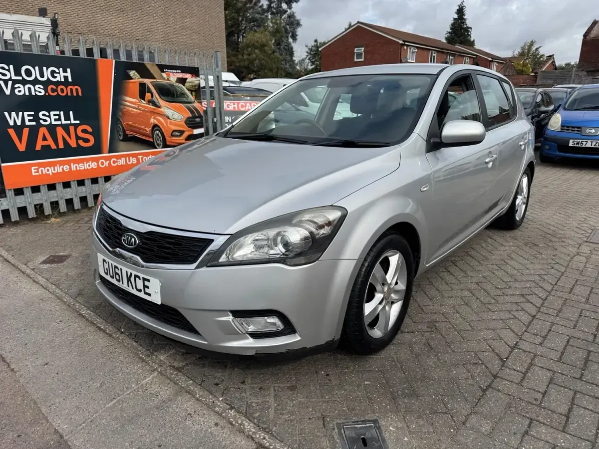 Used Kia Ceed 89 HP (65 kW) 2011 Silver Hatchback