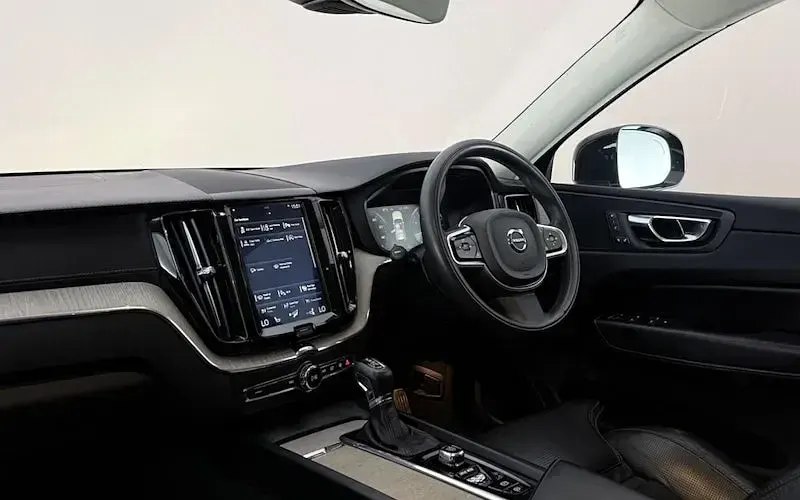 Used Volvo XC60 Inscription 250 HP (183 kW) 2018 Black SUV