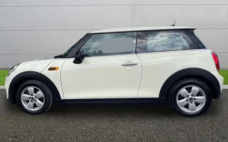 Begagnad Mini ONE Hatch 102 HK (75 kW) 2017 Halvkombi