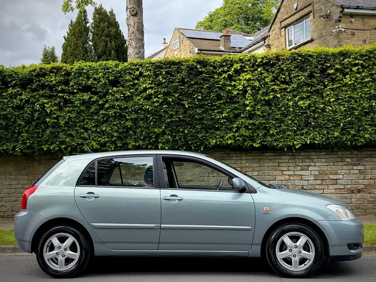 Usado Toyota Corolla T3 110 CV (80 kW) 2002 Azul Utilitario