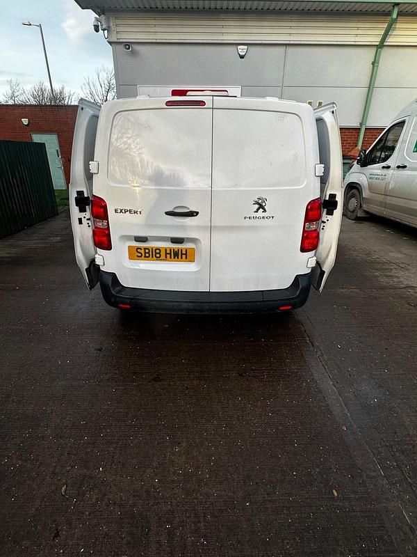 White Used 2018 Peugeot Expert Van | £4,900 - Image 1/4