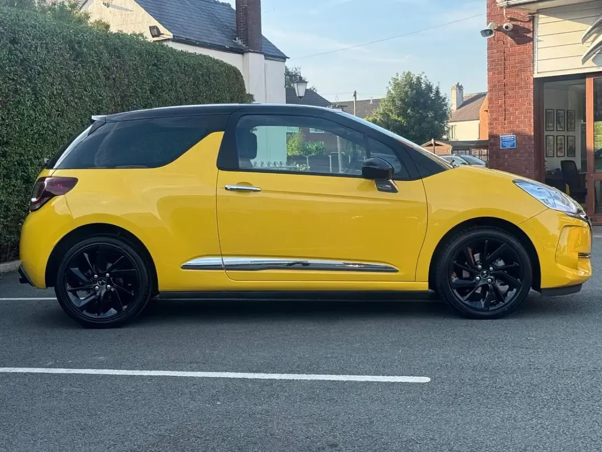 Used DS Automobiles DS3 Crossback Connected Chic 108 HP (79 kW) 2018 Yellow SUV