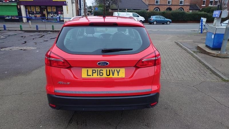 Used Ford Focus Zetec 2016 Red Estate