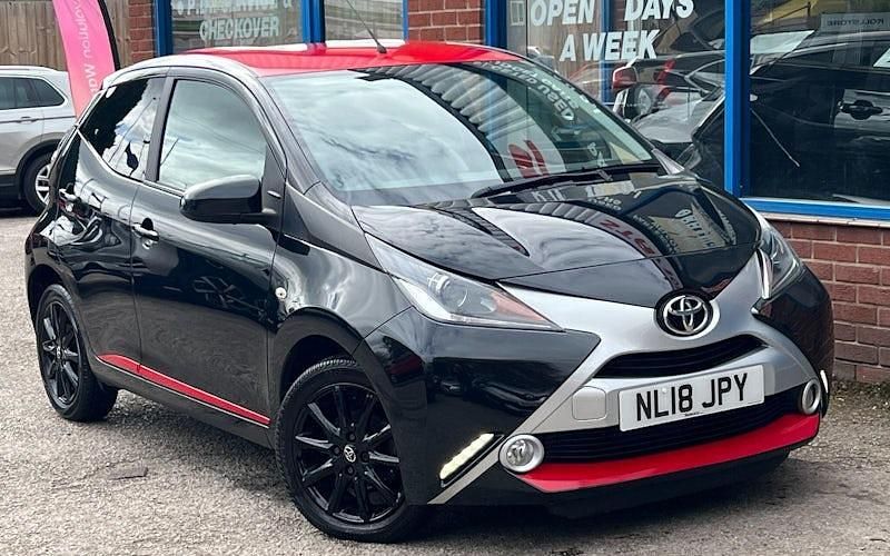 Used Toyota Aygo x-press 69 HP (50 kW) 2018 Black Hatchback