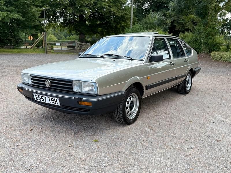 Silver Used 1988 VW Passat Hatchback | £7,995 - Image 1/4
