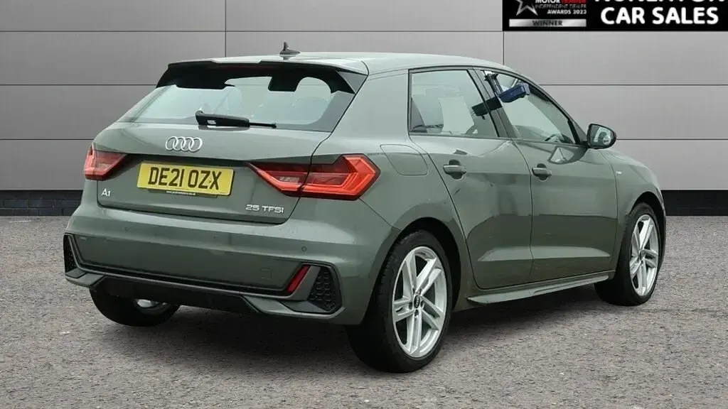 Usado Audi A1 Sportback S-Line 95 HP (69 kW) 2021 Cinzento Citadino