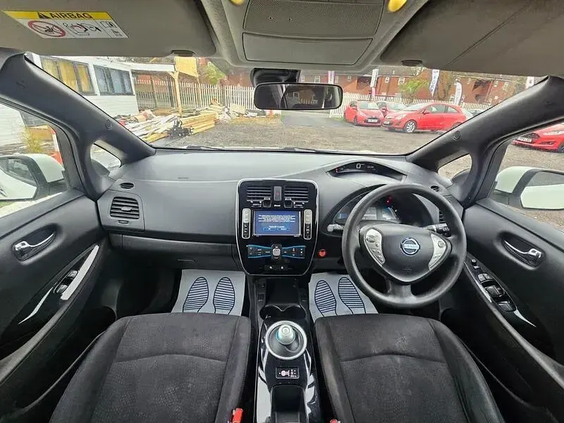 Used Nissan Leaf Acenta 80 kW (109 HP) 2014 White Hatchback