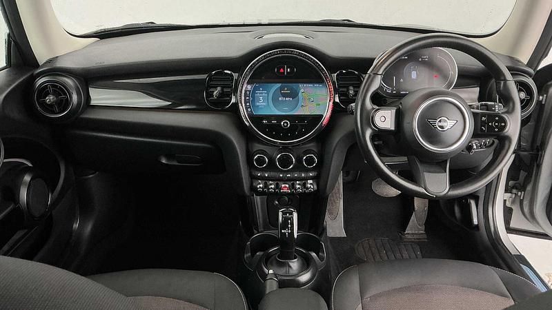 Used Mini Cooper Classic 134 HP (98 kW) 2023 Silver Hatchback