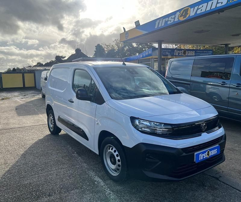 Used Vauxhall Combo drive 100 HP (73 kW) 2024 White Van