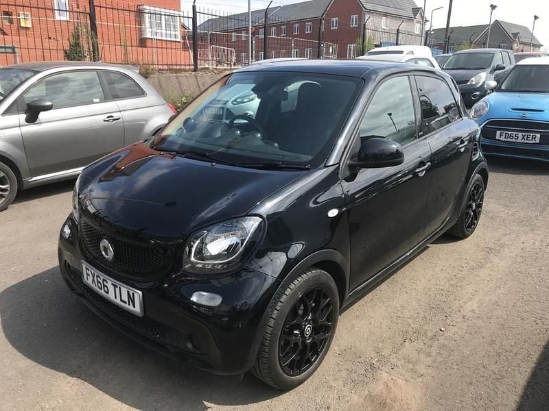 Black Used 2016 Smart ForFour Hatchback | £5,495 (Fair price) - Image 1/4