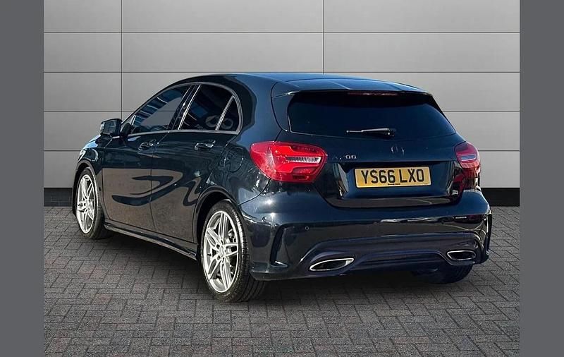 Used Mercedes A200 AMG Line Premium 84 HP (61 kW) 2016 White Hatchback