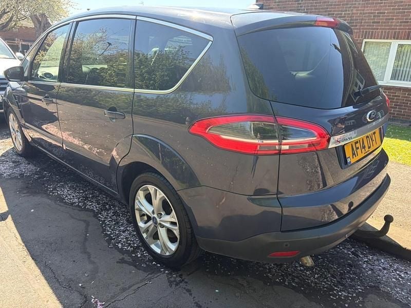 Usado Ford S-MAX Titanium 163 HP (119 kW) 2014 Cinzento Monovolume