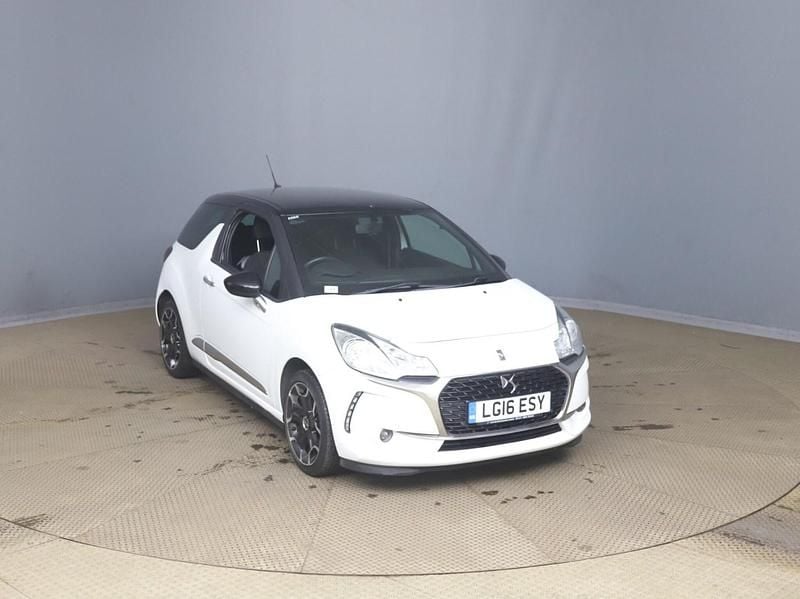 Used DS Automobiles DS3 Elegance 110 HP (80 kW) 2016 White Hatchback