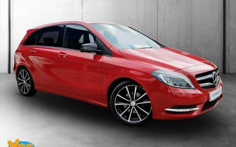 Begagnad Mercedes B180 109 HK (80 kW) 2014 Minibuss
