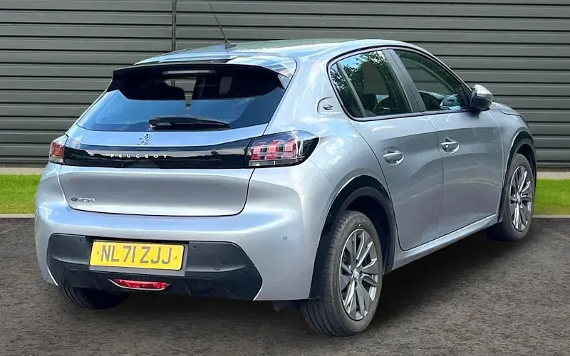 Second-hand Peugeot e-208 Active Premium 100 kW (136 CP) 2022 Hatchback