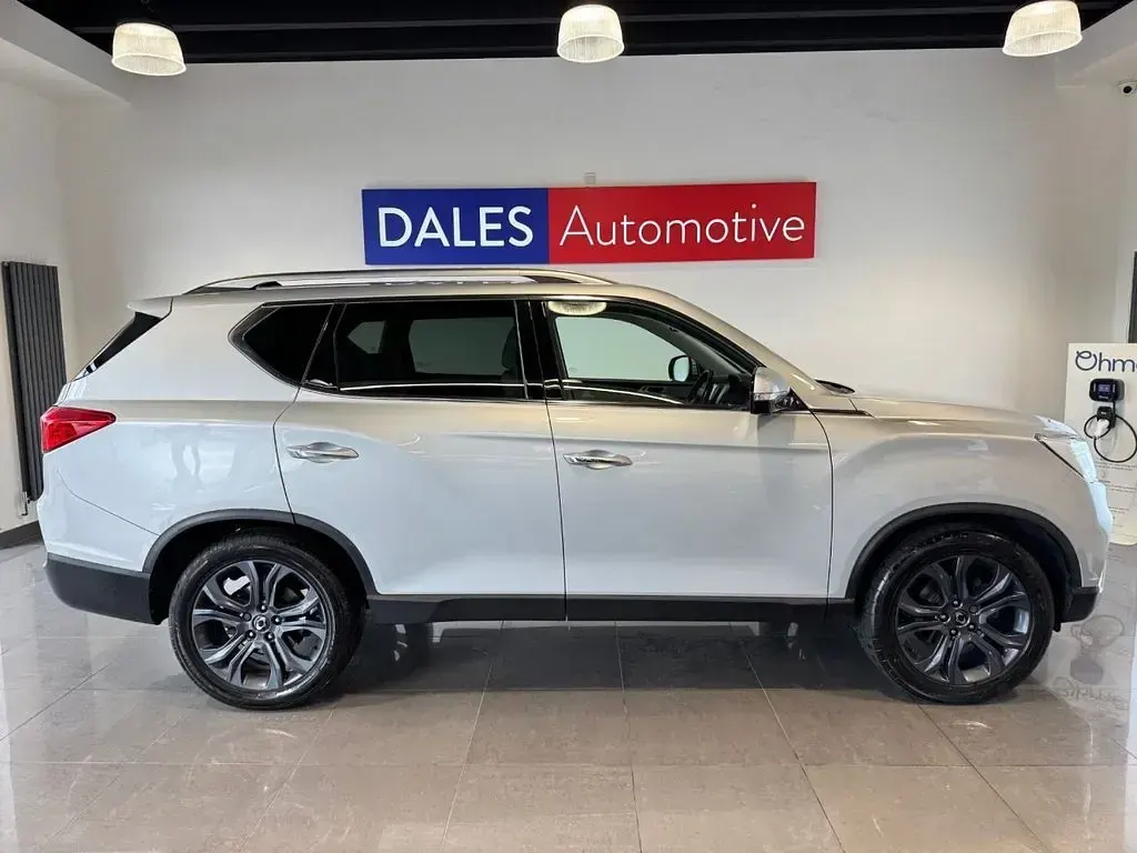 Used SsangYong Rexton 181 HP (133 kW) 2018 Silver SUV