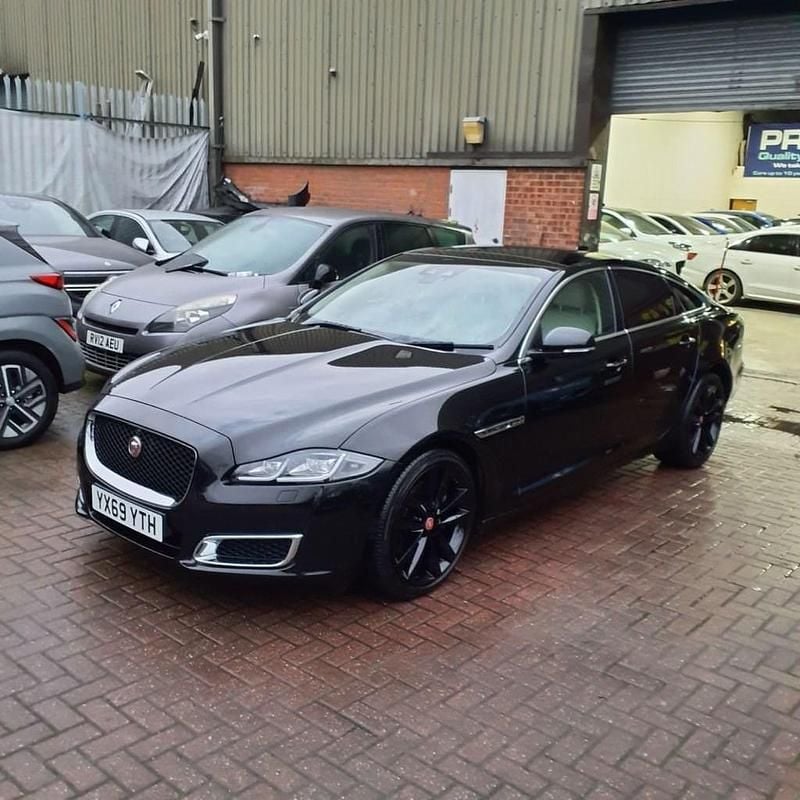 Usado Jaguar XJ S 300 HP (220 kW) 2019 Preto Sedan
