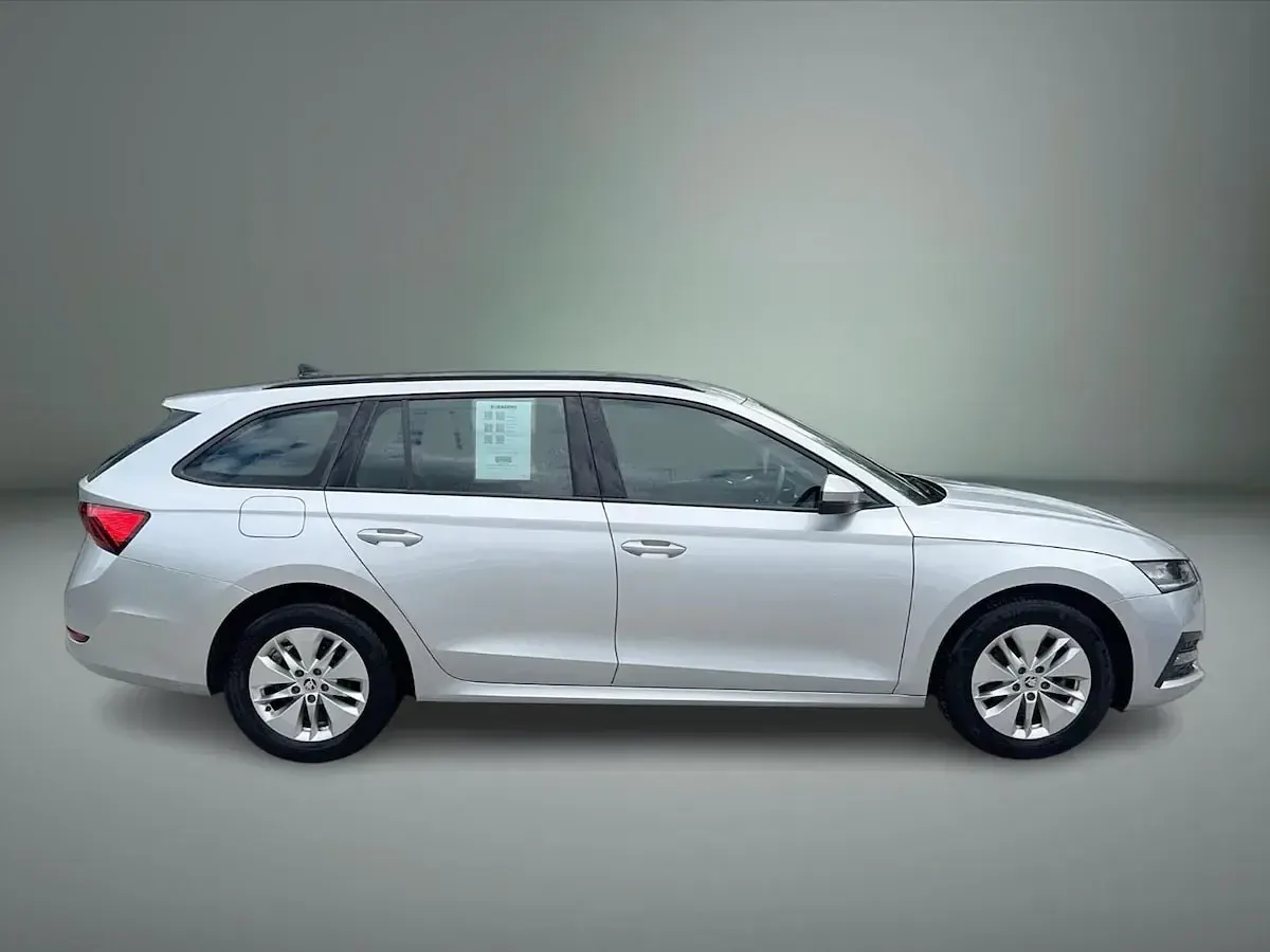 Używany Skoda Octavia SE Technology 81 KM (59 kW) 2022 Srebrny Kombi