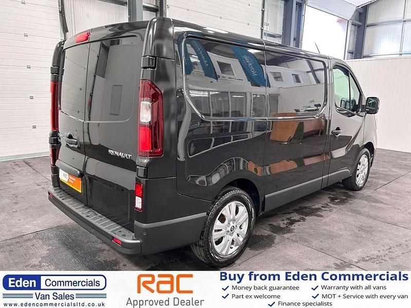 Begagnad Renault Trafic 150 HK (110 kW) 2024 Svart Minibuss