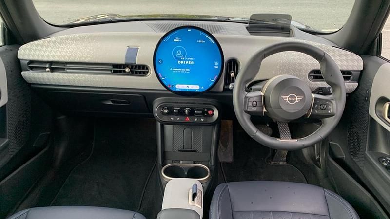 Usado Mini Cooper Hatch 113 kW (154 HP) 2025 Preto Citadino