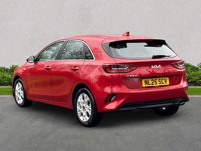 Used Kia Ceed 138 HP (101 kW) 2025 Red Hatchback