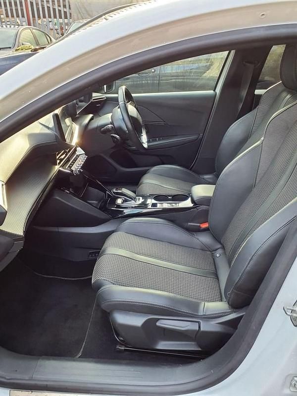 Used Peugeot e-208 GT 100 kW (136 HP) 2021 White Hatchback