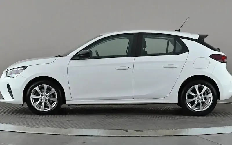Used Vauxhall Corsa Design Edition 101 HP (74 kW) 2023 White Hatchback